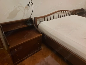 Dormitor pat cu somiere și noptiere