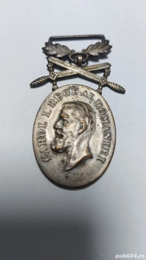 Medalie  Carol I   Bărbăție și Credință    VARIANTĂ MILITARĂ CU SPADE din argint   originală - imagine 5