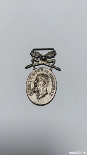 Medalie  Carol I   Bărbăție și Credință    VARIANTĂ MILITARĂ CU SPADE din argint   originală