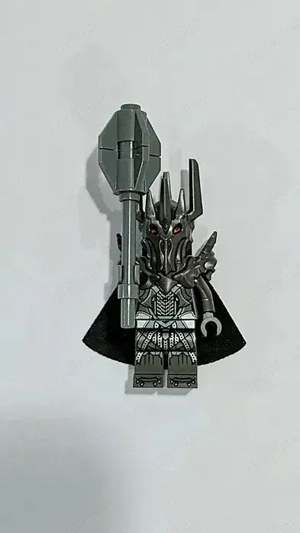 Vând minifigurina LEGO Sauron (Lord of the rings   Hobbit)