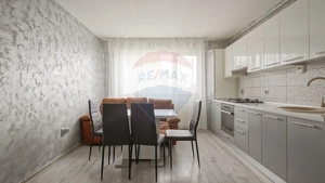 Apartament cu 3 camere de închiriat în zona Tractorul