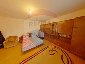 Casă / Vilă cu 8 camere de vânzare - imagine 11