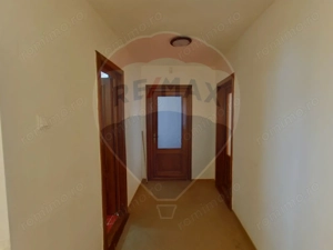 Casă / Vilă cu 8 camere de vânzare - imagine 16