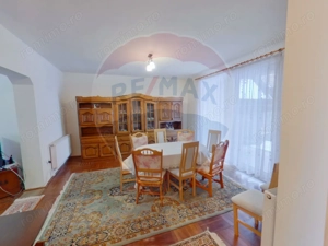 Casă / Vilă cu 8 camere de vânzare