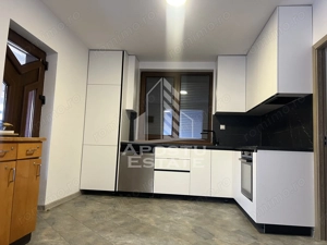 Casa individuala cu 5 camere, 3 locuri de parcare, in Sanandrei