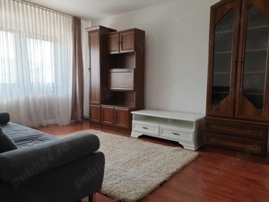 Proprietar, închiriez apartament cu 3 camere, decomandat, lângă Spitalul Județean, strada Uranus.