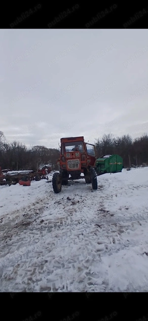 Vand tractor u650 in stare buna 
