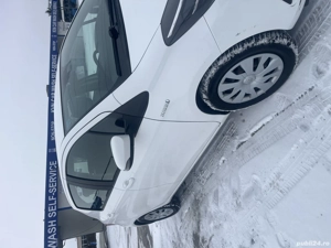 Toyota Yaris Hibrid - imagine 4