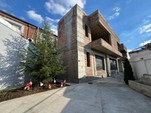 3 imobile distincte poziționate într-o curte cu teren de 715 mp-990 000 euro - imagine 12