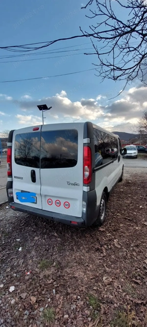 Inchiriez van 9 locuri