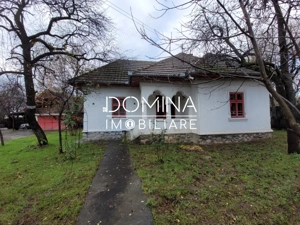 Casă tradițională, mobilată și utilată, situată în centrul satului Polovragi  