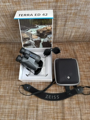 Binoclu Zeiss Terra 10x42