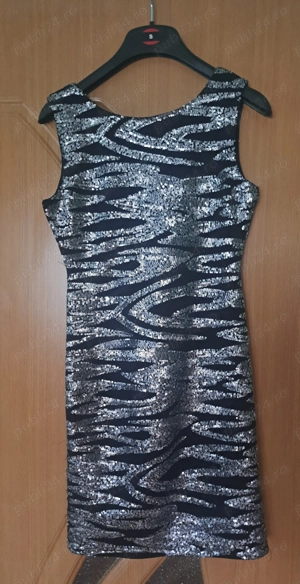 Vând rochie neagra cu ștrasuri argintii 
