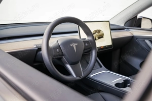 Tesla Model Y Long Range AWD - imagine 8