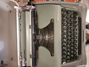 Vând două mașini de scris