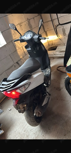 vînd scuter 50 cm cu acte in regulă an 2020   