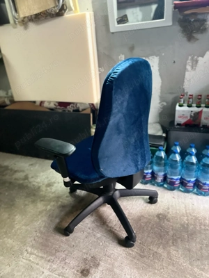 scaun directorial albastru