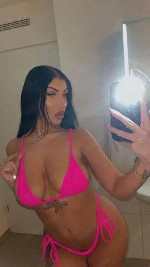 Buna Noua In Oras Ma gasesti si la 8 dimineata     