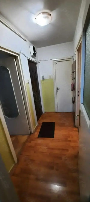 Vanzare apartament cu 3 camere în Cartierul Dâmbu Pietros.