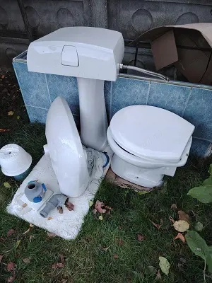 Vand set de baie compus din cada, chiuveta cu picior, vas wc cu capac. - imagine 3