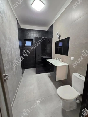 Apartament cu 3 camere decoamndate curte si terasa in zona Selimbar - imagine 8