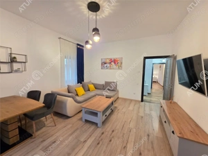 Apartament cu 3 camere decoamndate curte si terasa in zona Selimbar - imagine 2