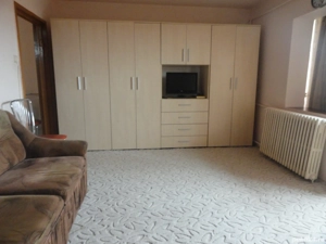 Apartament 1 camera decomandat intr-un bloc de apartamente in Confectii, renovat, mobilat - imagine 2