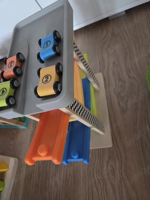 Pista de  curse din lemn cu masinute