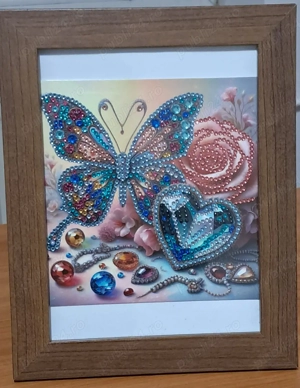 Mini tablou cu diamante ,,Fluturele iubirii"