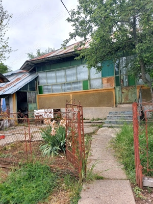 Casa batraneasca de vanzare