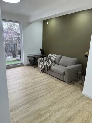 Central - Vanzare apartament 3 camere - Str. Al. Papiu Ilarian - imagine 2