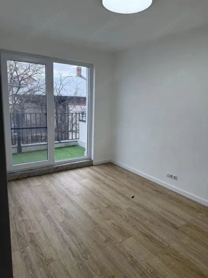 Central - Vanzare apartament 3 camere - Str. Al. Papiu Ilarian - imagine 4