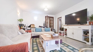 Casă 11 camere cu livadă pe Strada Republicii, Dragomirești-Deal