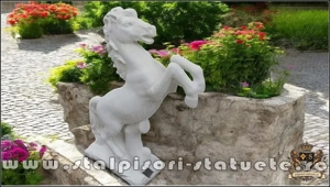 Statuetă căluț mediu, alb marmorat, model S37.