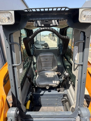 Încărcător frontal Case SR210 - imagine 4