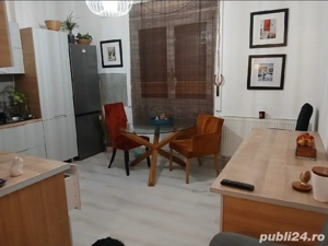 Pers. Fizică Vând Apartament zona Central, 4 camere  în Vila cu gradina interioara  și spațiu în CF  - imagine 5