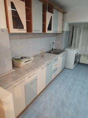 Dau in chirie ap 2 camere