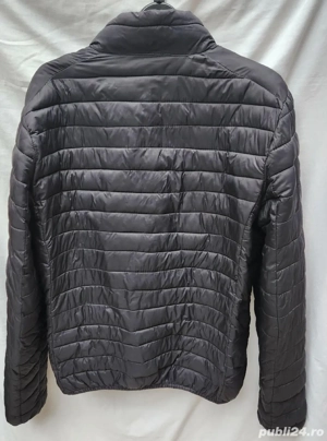Geacă bărbați, culoare neagră  mărime L ,se potrivește și pentru mărime M
