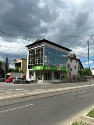 Cladire comerciala de vanzare !!!