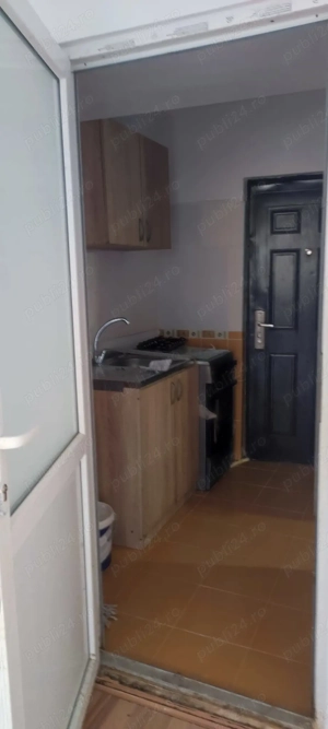 Garsoniera etaj 1 zona 13 Decembrie Brasov - imagine 2