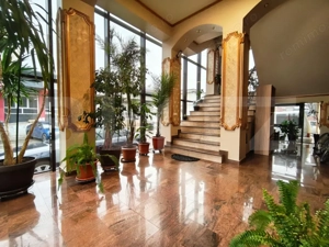 Spații comerciale in clădire de birouri central