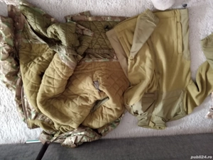 Vând ținuta combat ... 