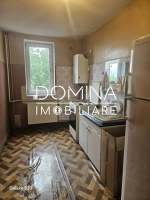Vânzare apartament 3 camere *etaj 2 - decomandat* - Strada Zambilelor - imagine 2