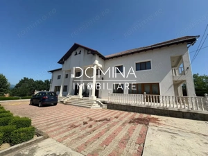 *Conac impresionant* cu arhitectură simetrică - pretabil reședință sau business - imagine 2