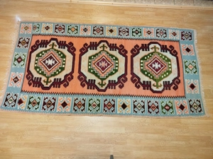 Covor  traditional romanesc, țesut manual, din lână. Pentru colectionari.