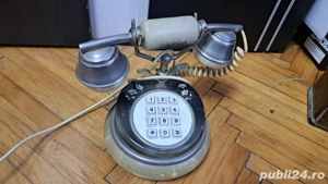 Vând telefon fix vintage în stare estetică bună.