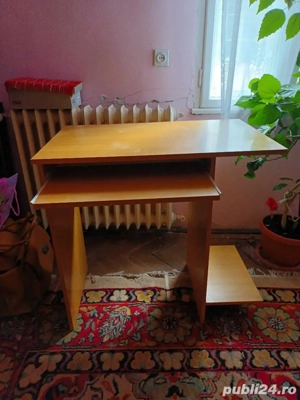 Vând masă pt. calculator și tabureți noi.