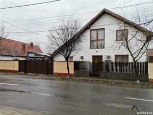 Vând casă și spațiu comercial