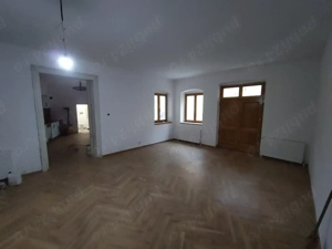 Casa apartament în curte comuna  - imagine 3