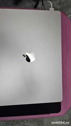 Vand Apple MacBook Air 15" procesor M3, 8GB, 256GB SSD, Starlight